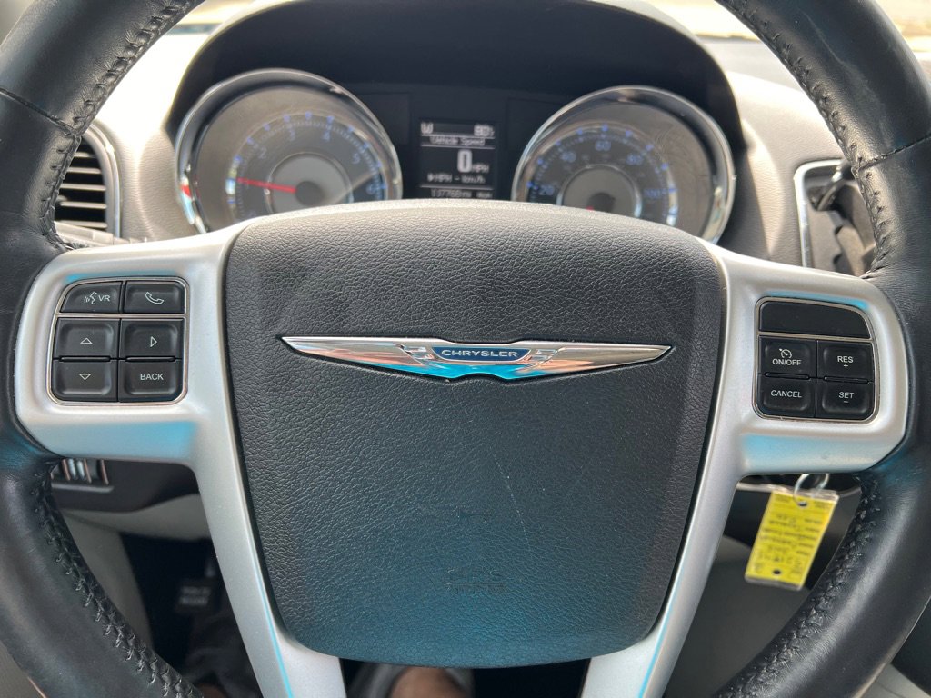 Used 2015 Chrysler Town & Country Touring w/ Mopar Premium Addition Group image 22