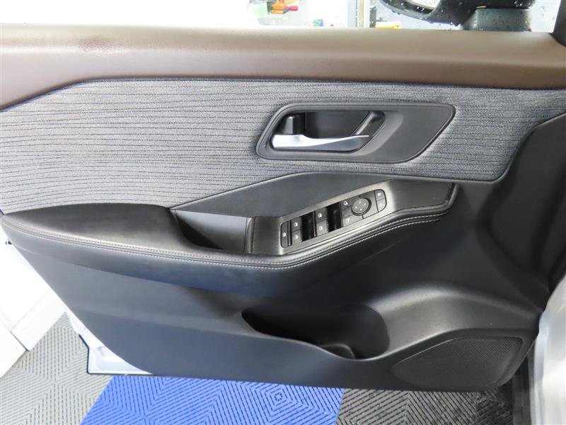 Used 2023 Nissan Rogue SV AWD/4WD image 15