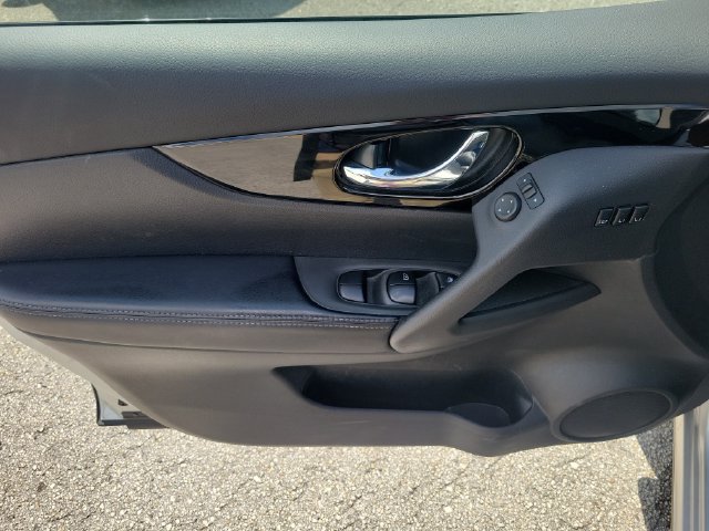Certified 2021 Nissan Rogue Sport SV w/ Technology Package FWD image 16