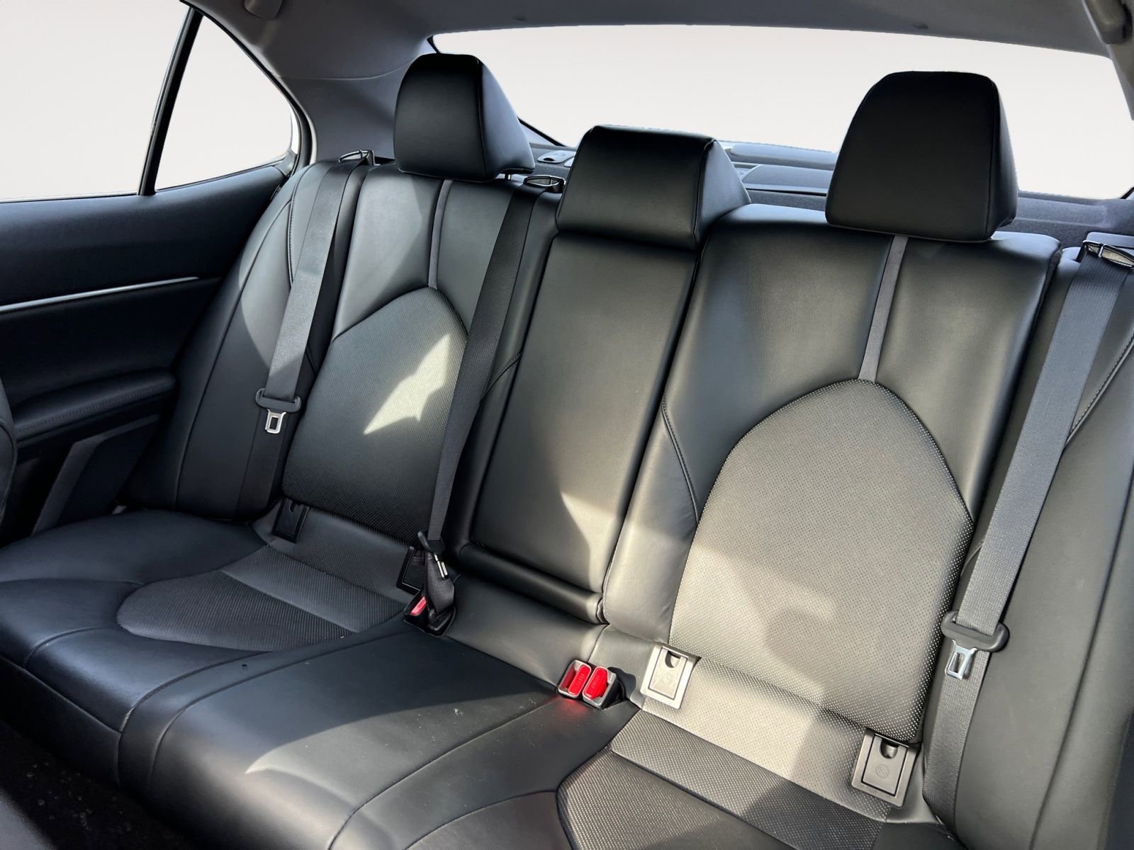 Used 2022 Toyota Camry XLE w/ Navigation Package image 13