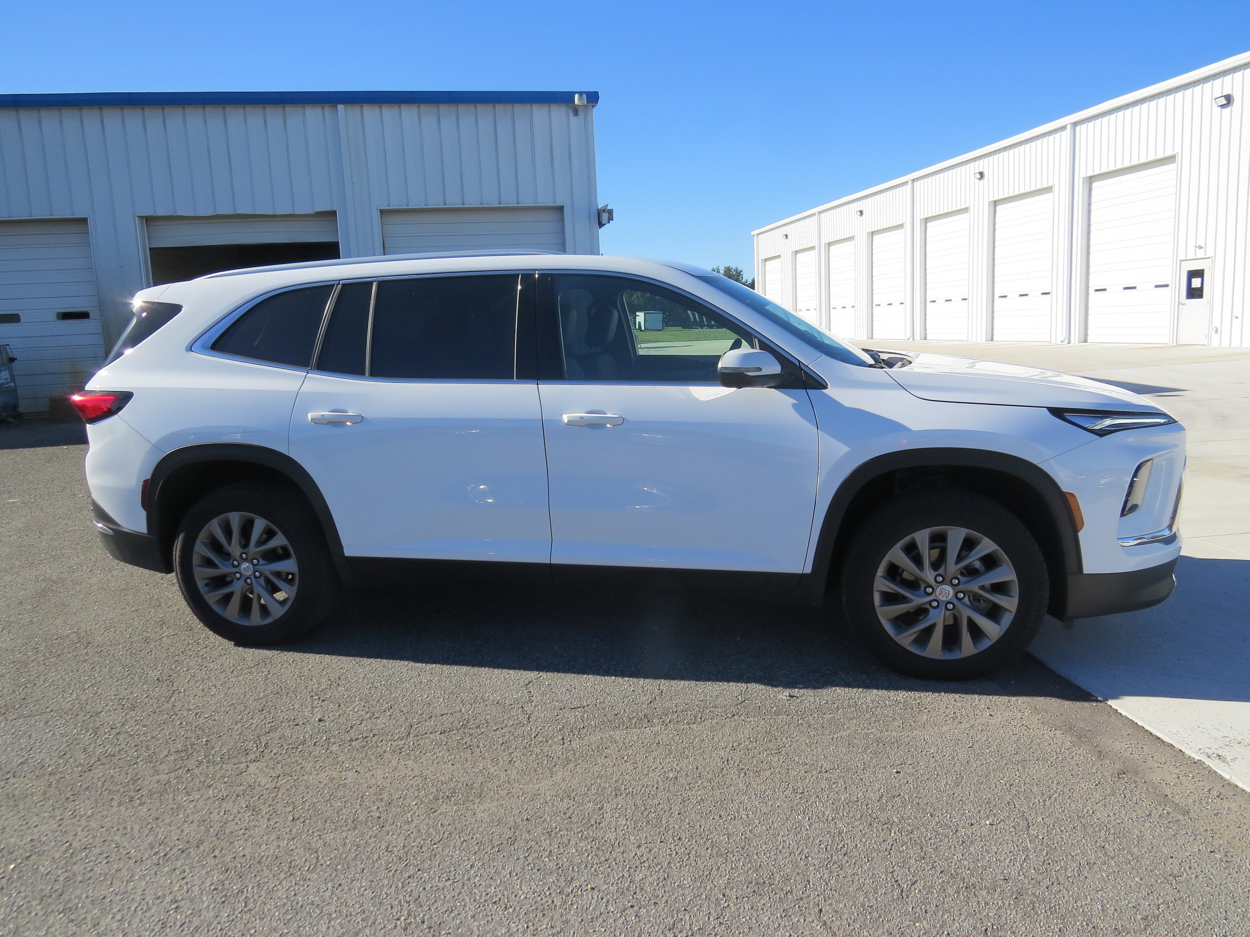 Used 2026 Buick Enclave Preferred FWD image 2