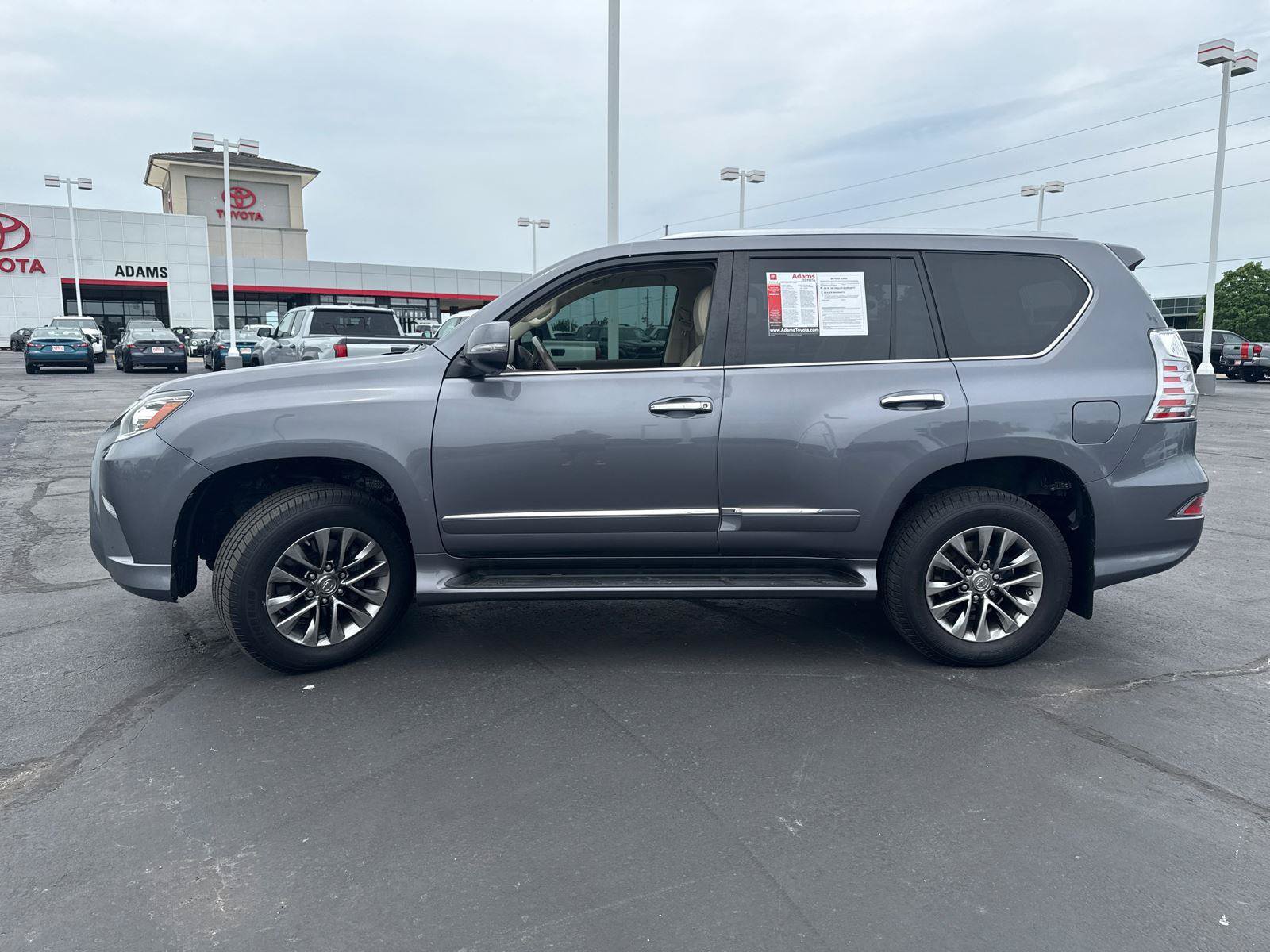 Used 2017 Lexus GX 460 Luxury w/ Preferred Accessory Package AWD/4WD image 5