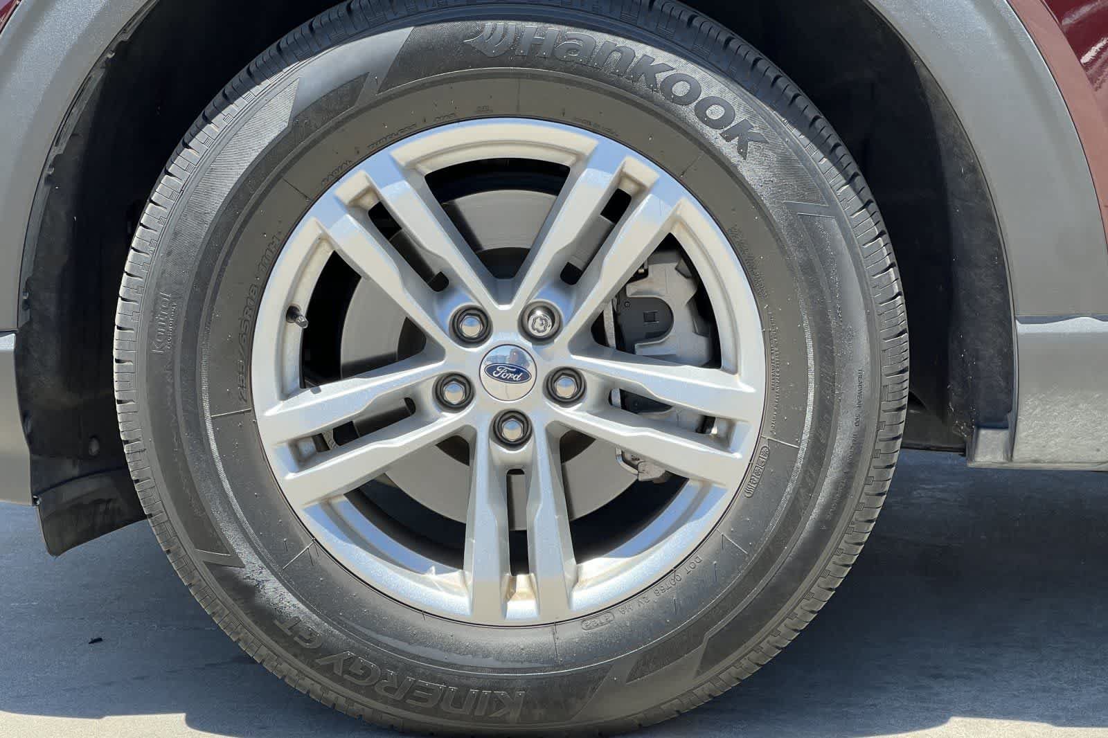 Used 2022 Ford Explorer XLT w/ Equipment Group 202A RWD image 12