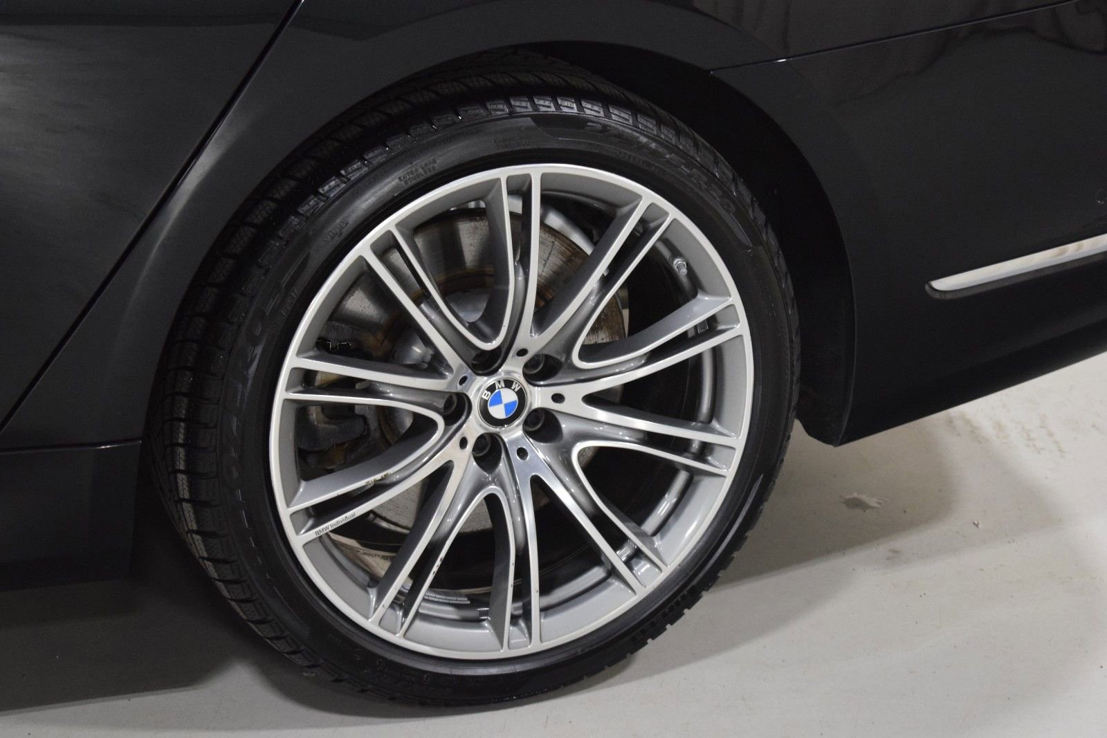 Used 2022 BMW 750i xDrive w/ Executive Package image 7