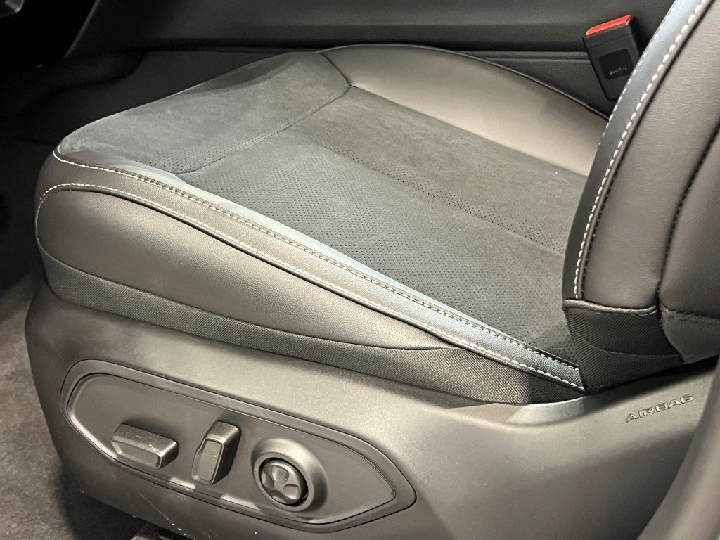 New 2025 Jeep Grand Cherokee Altitude image 14