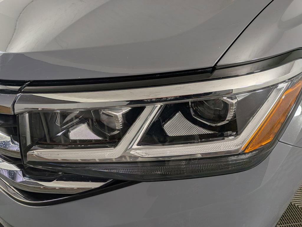 Used 2022 Volkswagen Atlas Cross Sport SEL R-Line image 15