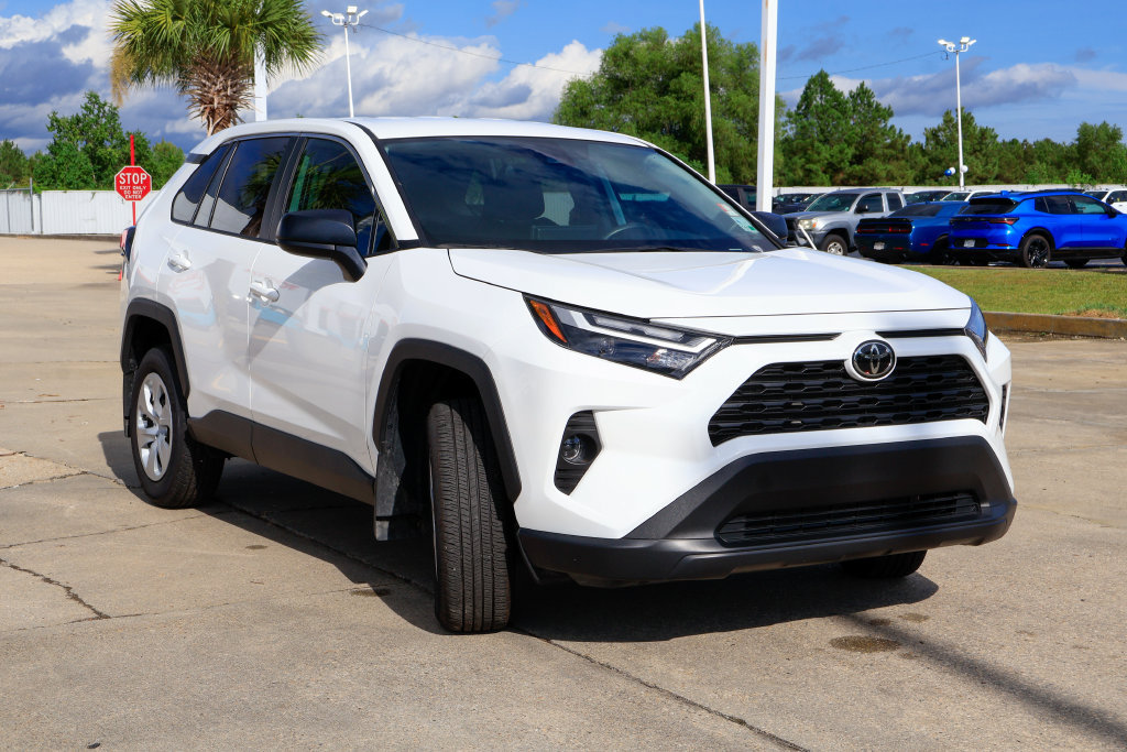 Used 2025 Toyota RAV4 LE FWD image 24
