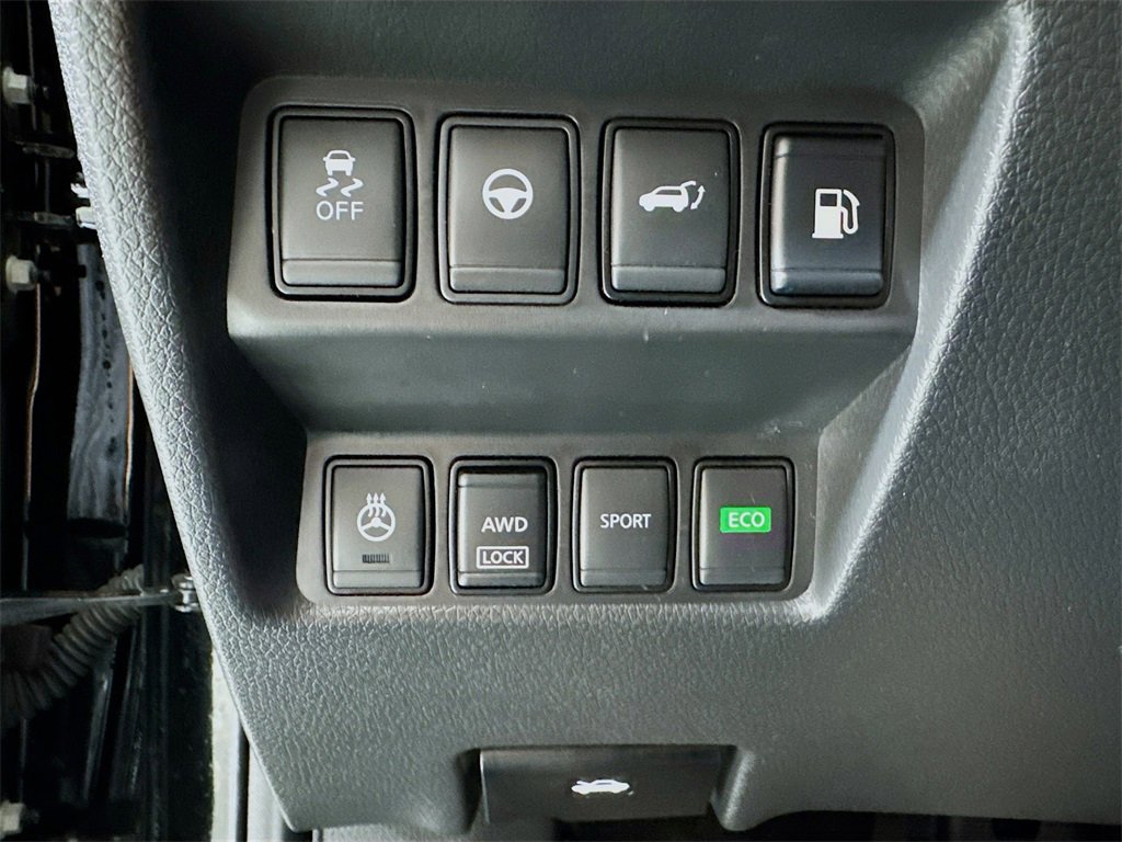 Used 2020 Nissan Rogue SV w/ Premium Package image 18