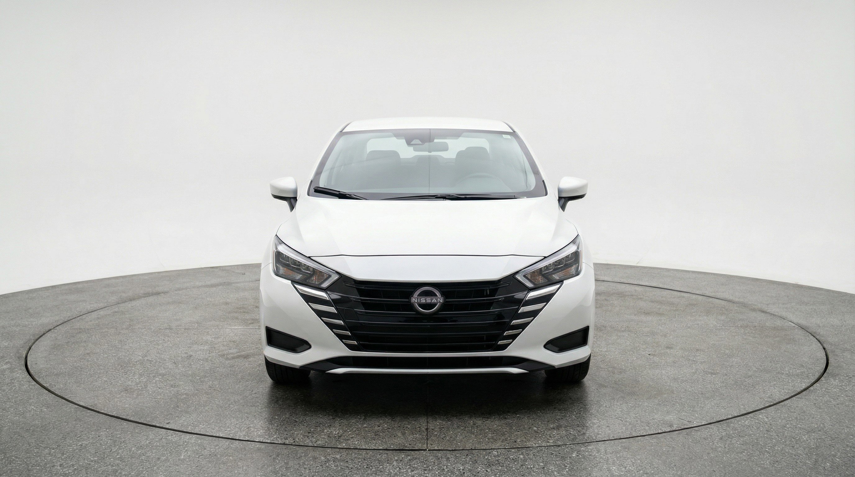 Used 2025 Nissan Versa SV image 2