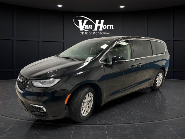 Used 2024 Chrysler Pacifica Touring-L FWD image 3