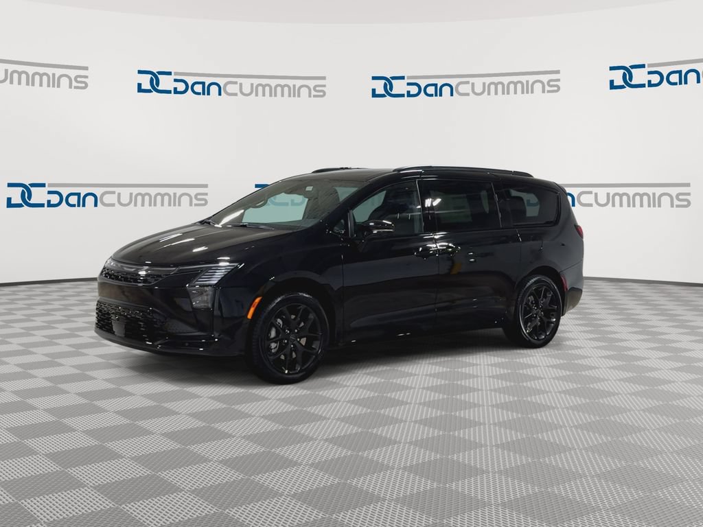 New 2027 Chrysler Pacifica Limited w/ Family Tech Group AWD/4WD image 4
