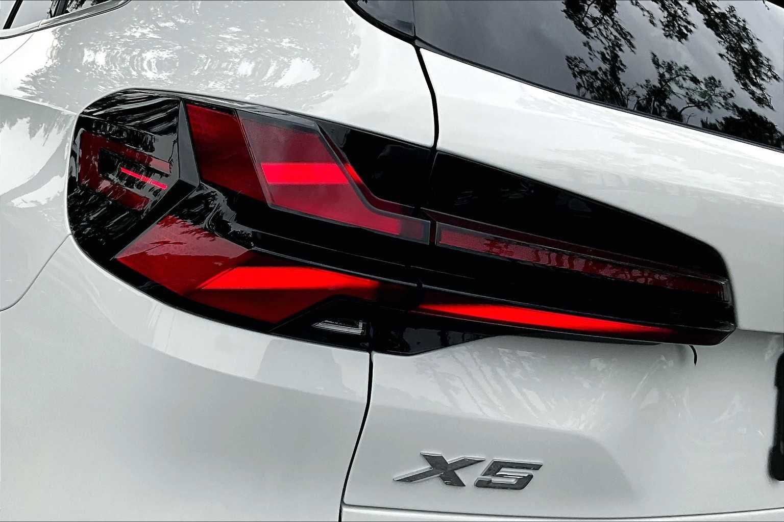 New 2025 BMW X5 xDrive50e image 14