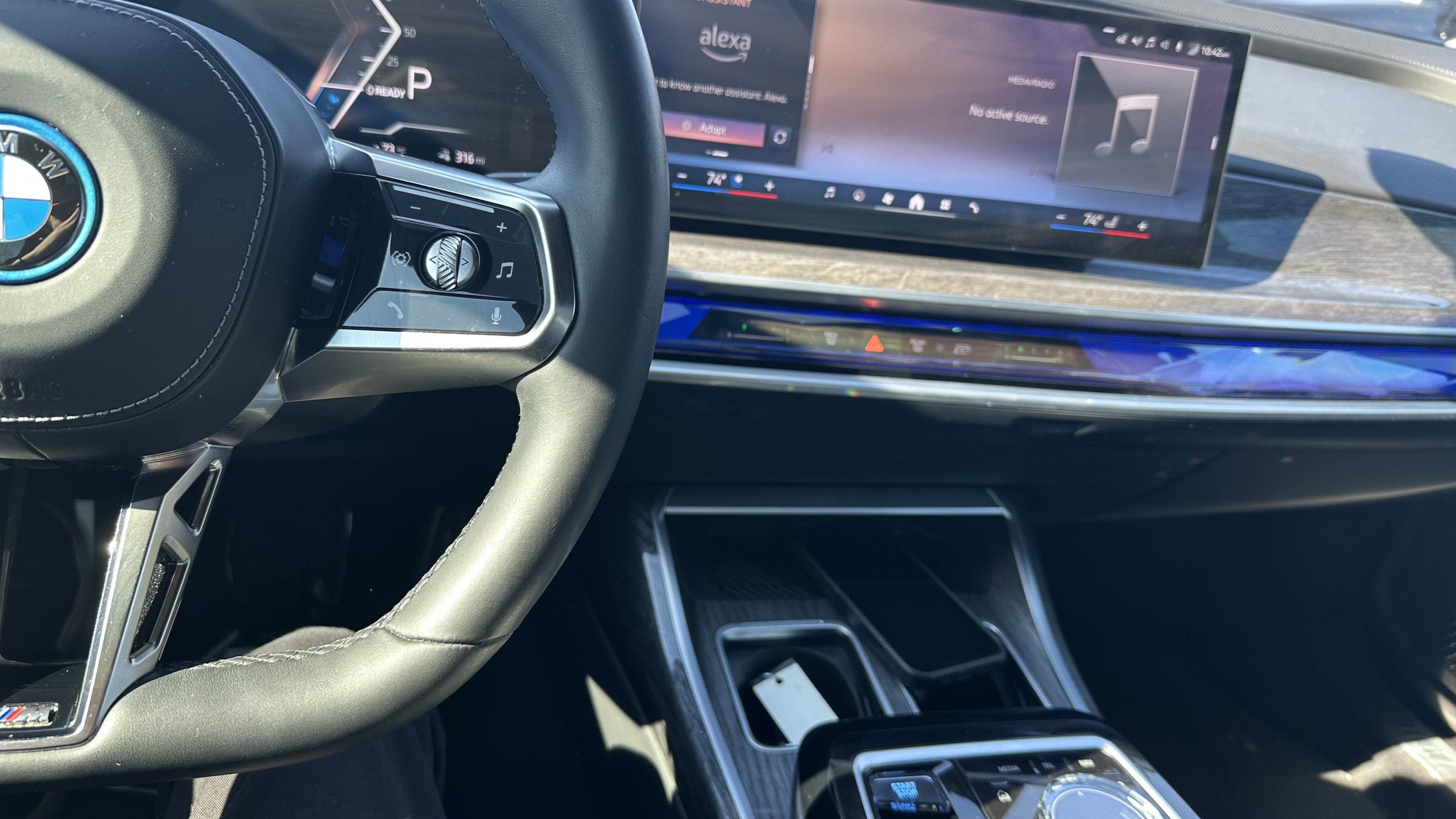 Used 2024 BMW i7 xDrive60 image 21