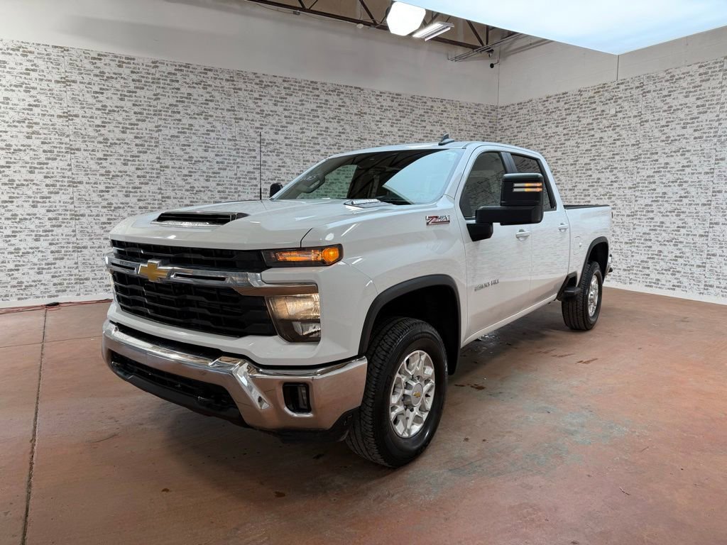Used 2024 Chevrolet Silverado 2500 LT image 3