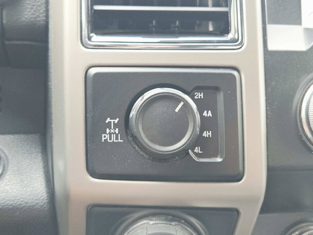 Used 2019 Ford F150 Lariat w/ Equipment Group 502A Luxury AWD/4WD image 34