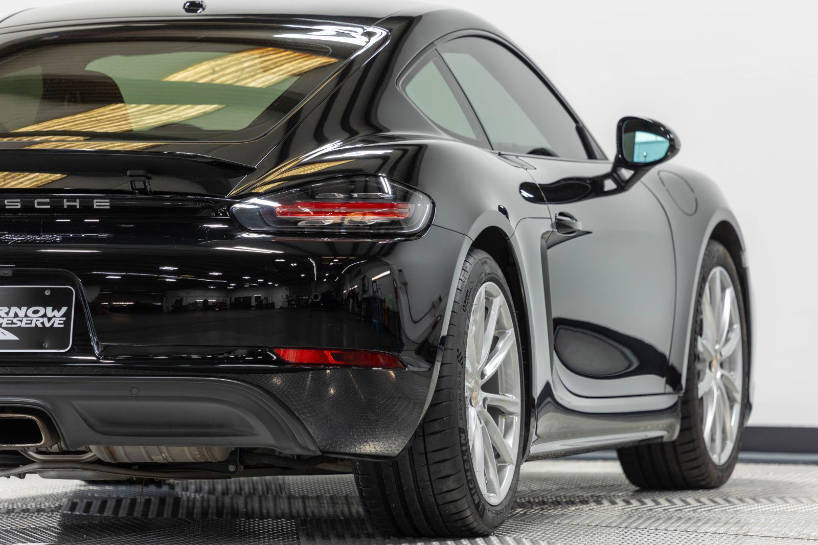 Used 2018 Porsche 718 Cayman RWD image 17