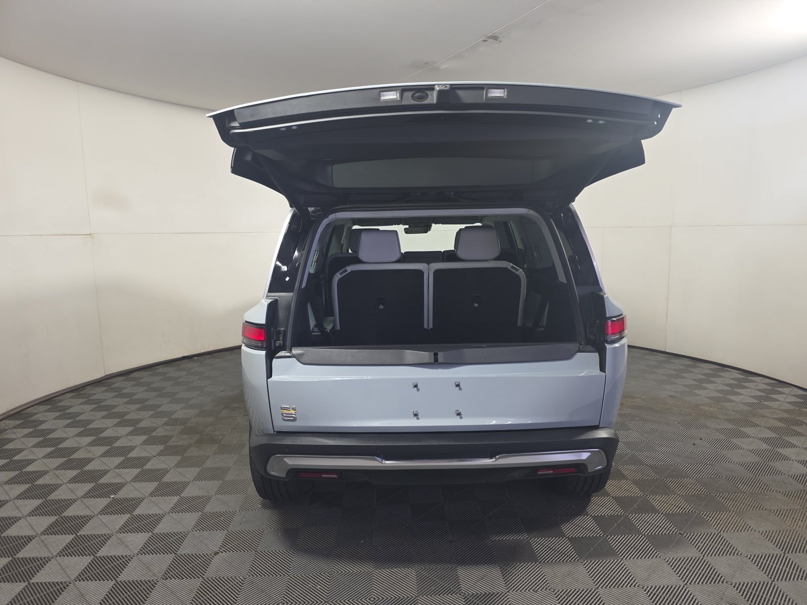 Used 2024 Rivian R1S Adventure Quad AWD/4WD image 49