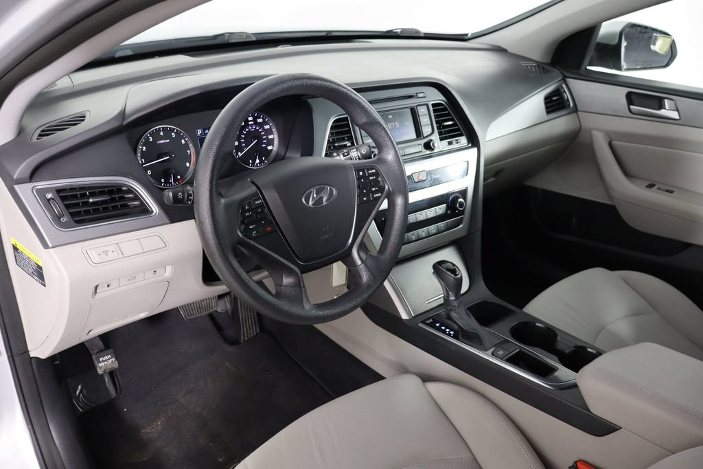 Used 2015 Hyundai Sonata SE w/ Option Group 09 FWD image 27