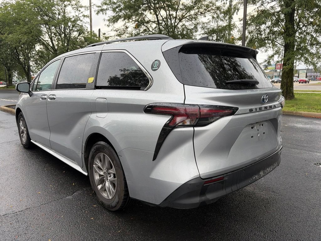 Used 2023 Toyota Sienna XLE FWD image 7