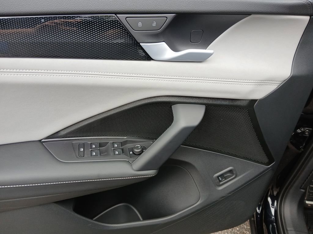 New 2026 Volkswagen Tiguan SE R-Line image 11