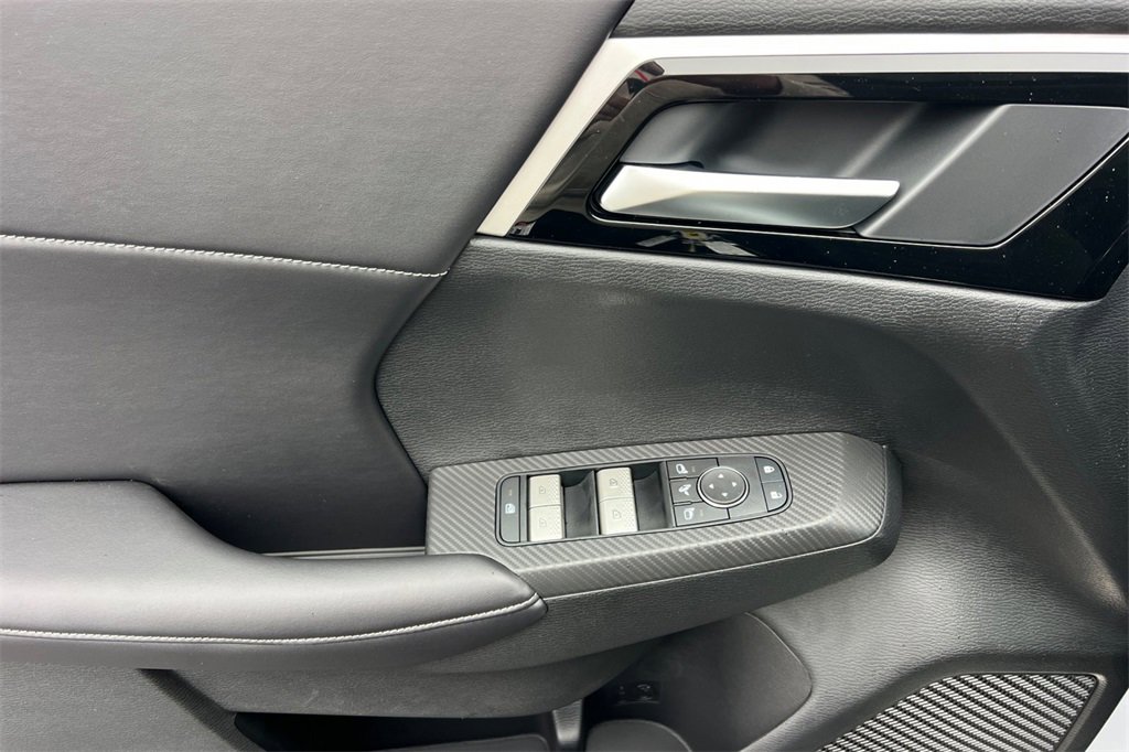 New 2025 Mitsubishi Outlander SE image 12