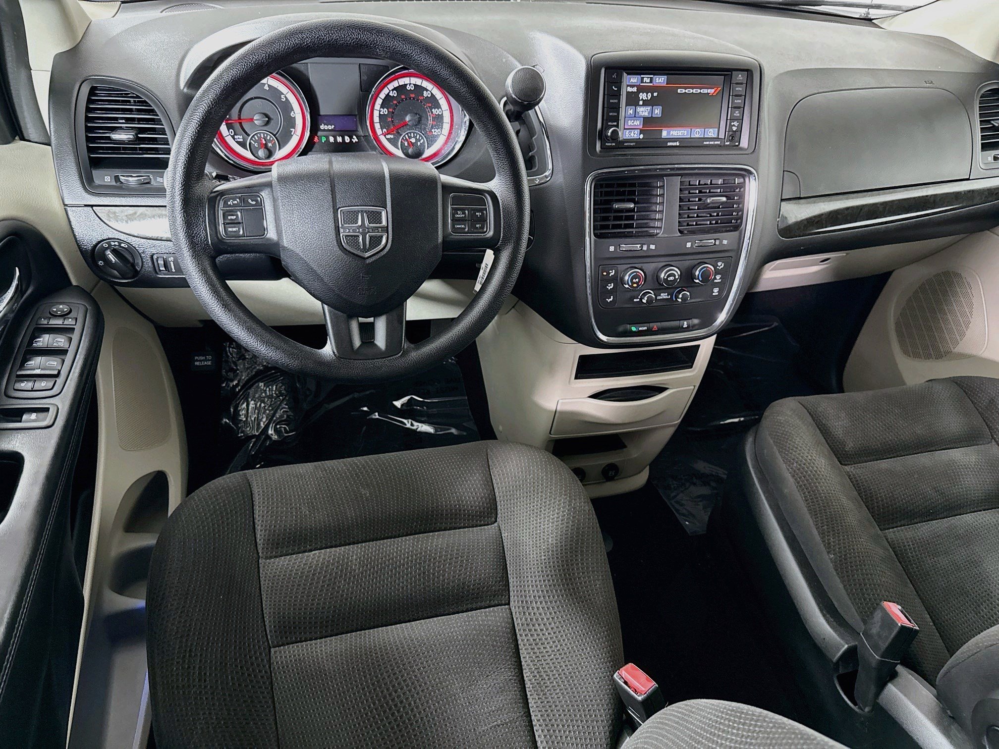 Used 2018 Dodge Grand Caravan SE w/ UConnect Hands-Free Group FWD image 17