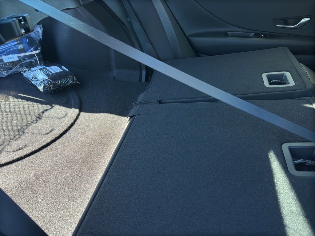 New 2025 Hyundai Elantra Limited image 39