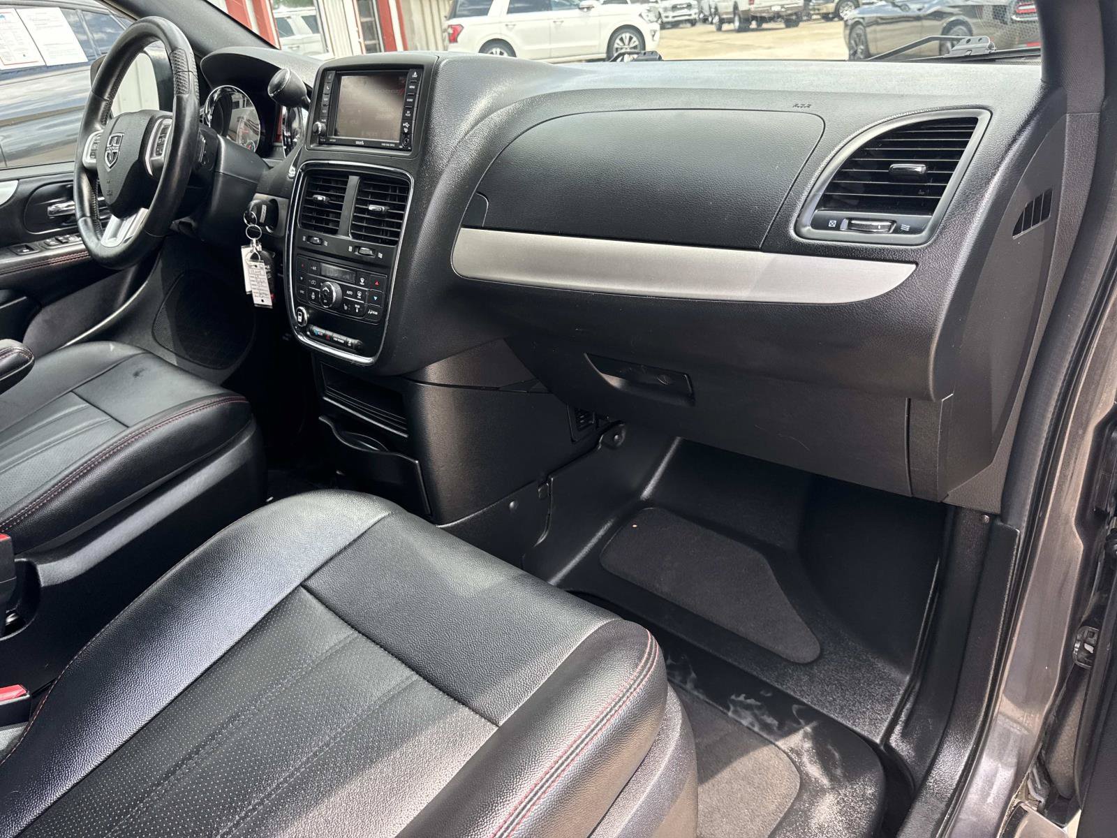 Used 2016 Dodge Grand Caravan R/T w/ Safety Sphere Group FWD image 15