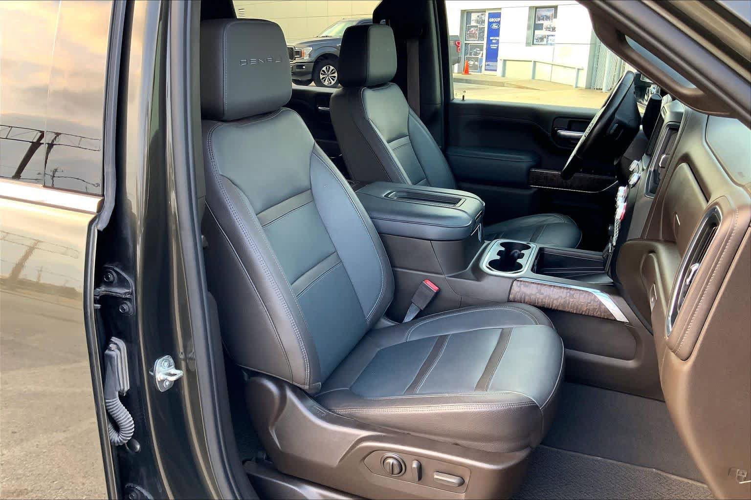 Used 2022 GMC Sierra 3500 Denali w/ Technology Package AWD/4WD image 9