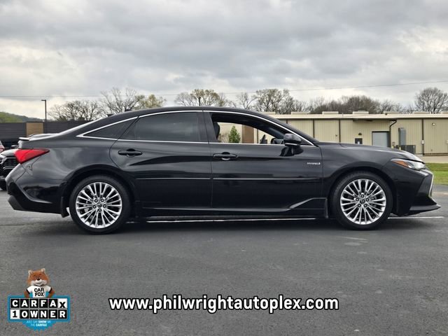 Used 2019 Toyota Avalon Limited image 2