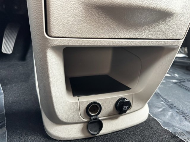 Used 2019 Dodge Grand Caravan SE w/ UConnect Hands-Free Group image 13