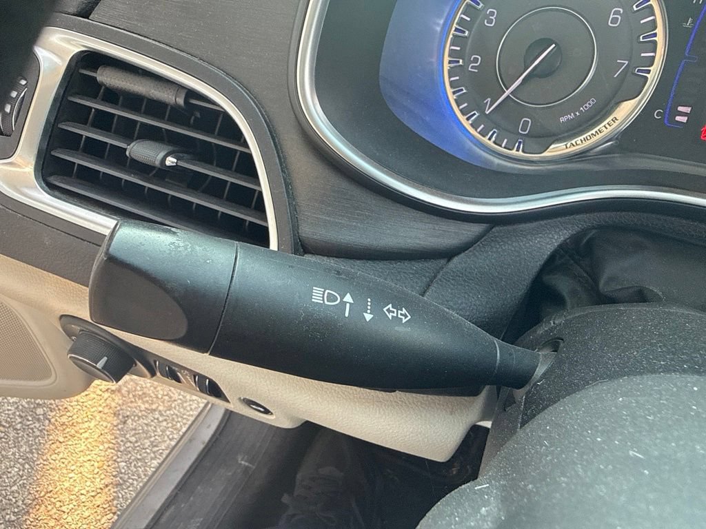 Used 2016 Chrysler 200 Limited FWD image 17