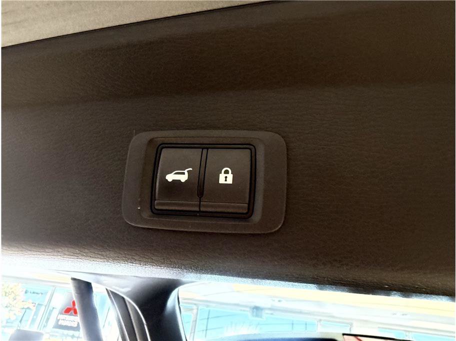 Used 2024 Mitsubishi Outlander FWD image 23