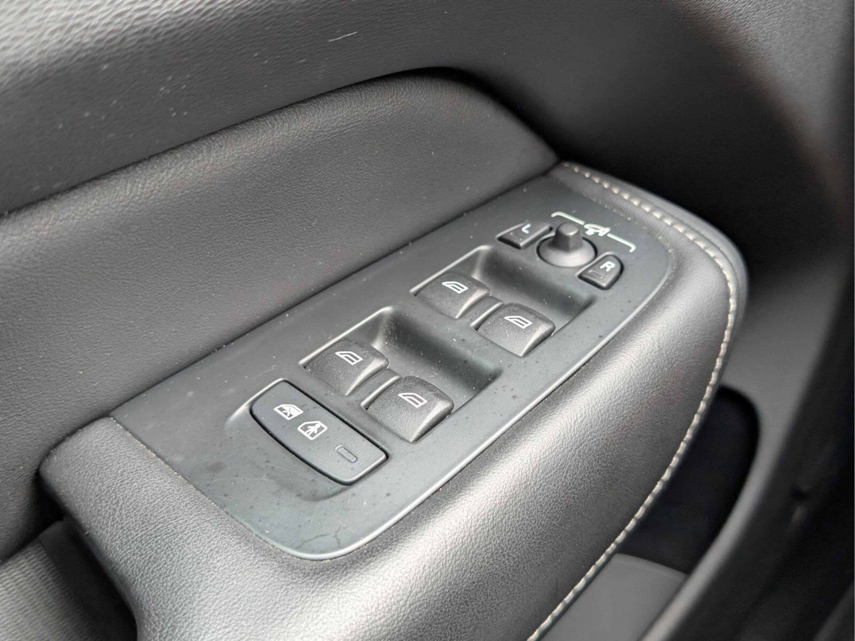 Used 2021 Volvo XC60 T5 Inscription image 40