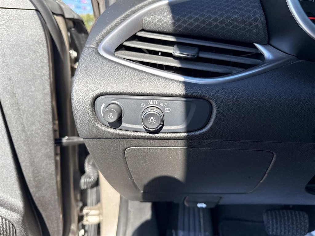 Used 2025 Chevrolet Malibu LT image 12