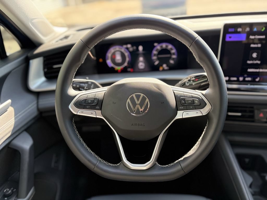 Used 2025 Volkswagen Tiguan SE FWD image 15