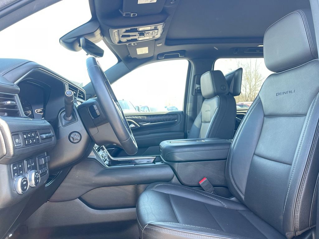 Used 2023 GMC Yukon XL Denali w/ Denali Reserve Package AWD/4WD image 9