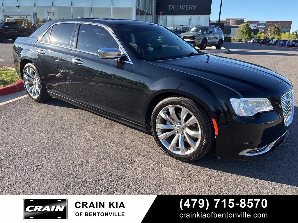 Used 2017 Chrysler 300 C RWD image 2