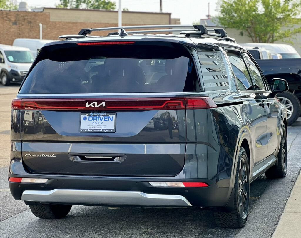 Used 2022 Kia Carnival SX Prestige FWD image 5
