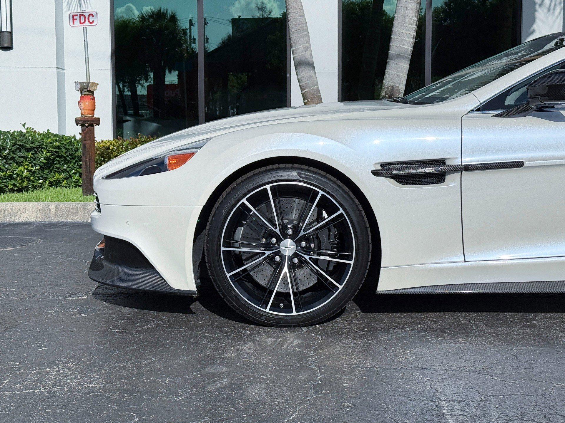 Used 2014 Aston Martin Vanquish Volante RWD image 9