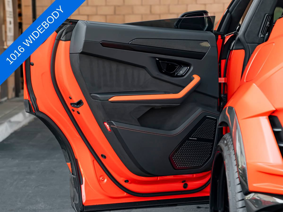 Used 2025 Lamborghini Urus SE AWD/4WD image 25
