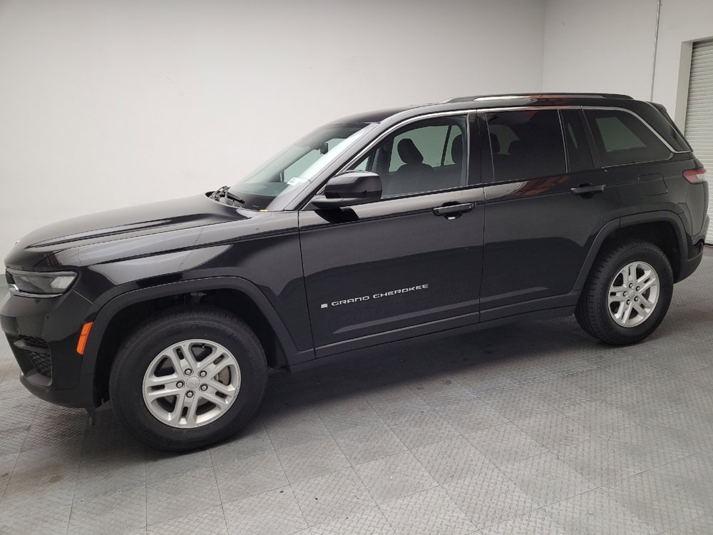 Used 2024 Jeep Grand Cherokee Laredo RWD image 2