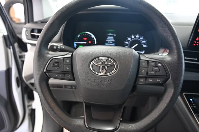 Used 2023 Toyota Sienna LE AWD/4WD image 24