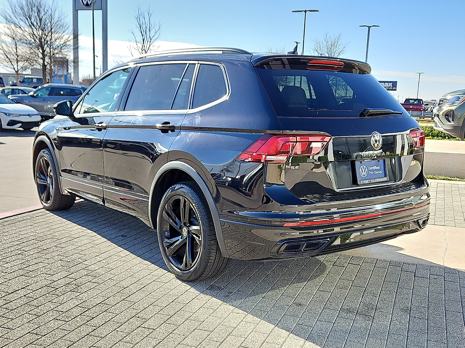 Certified 2023 Volkswagen Tiguan SE R-Line FWD image 2