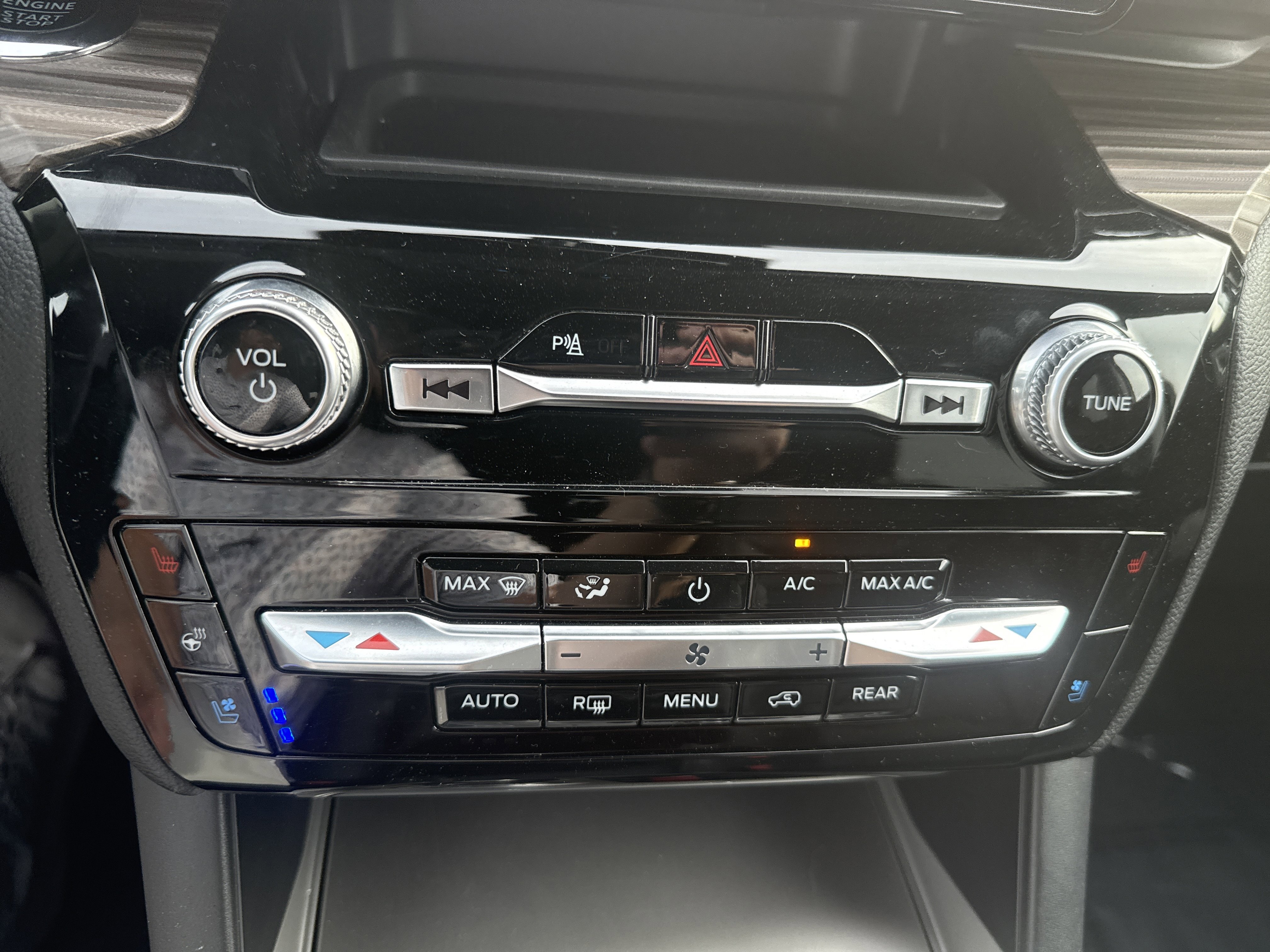 Used 2023 Ford Explorer Limited image 24