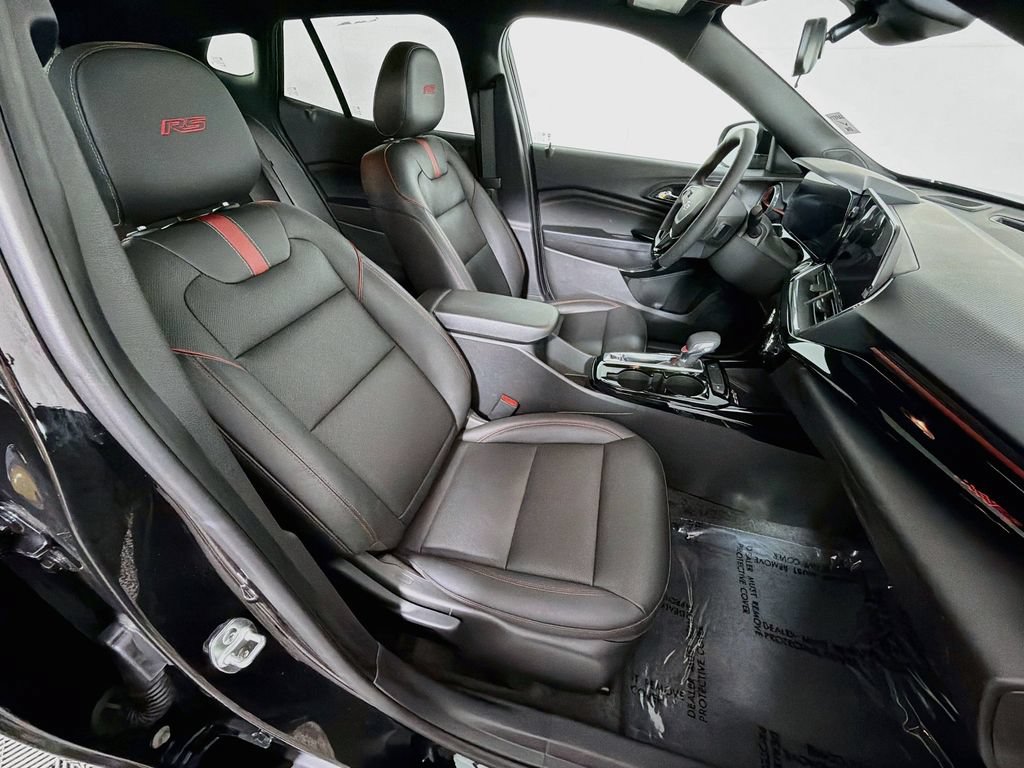 Used 2025 Chevrolet Trax RS w/ Sunroof Package FWD image 27