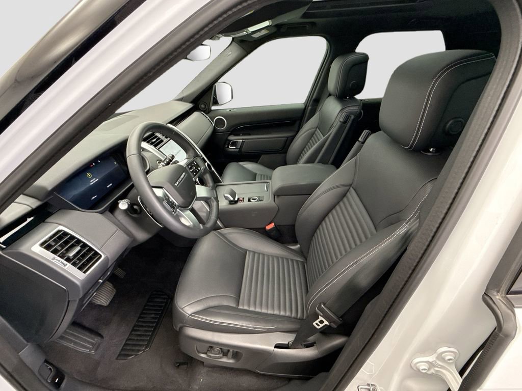 Certified 2025 Land Rover Discovery S image 17