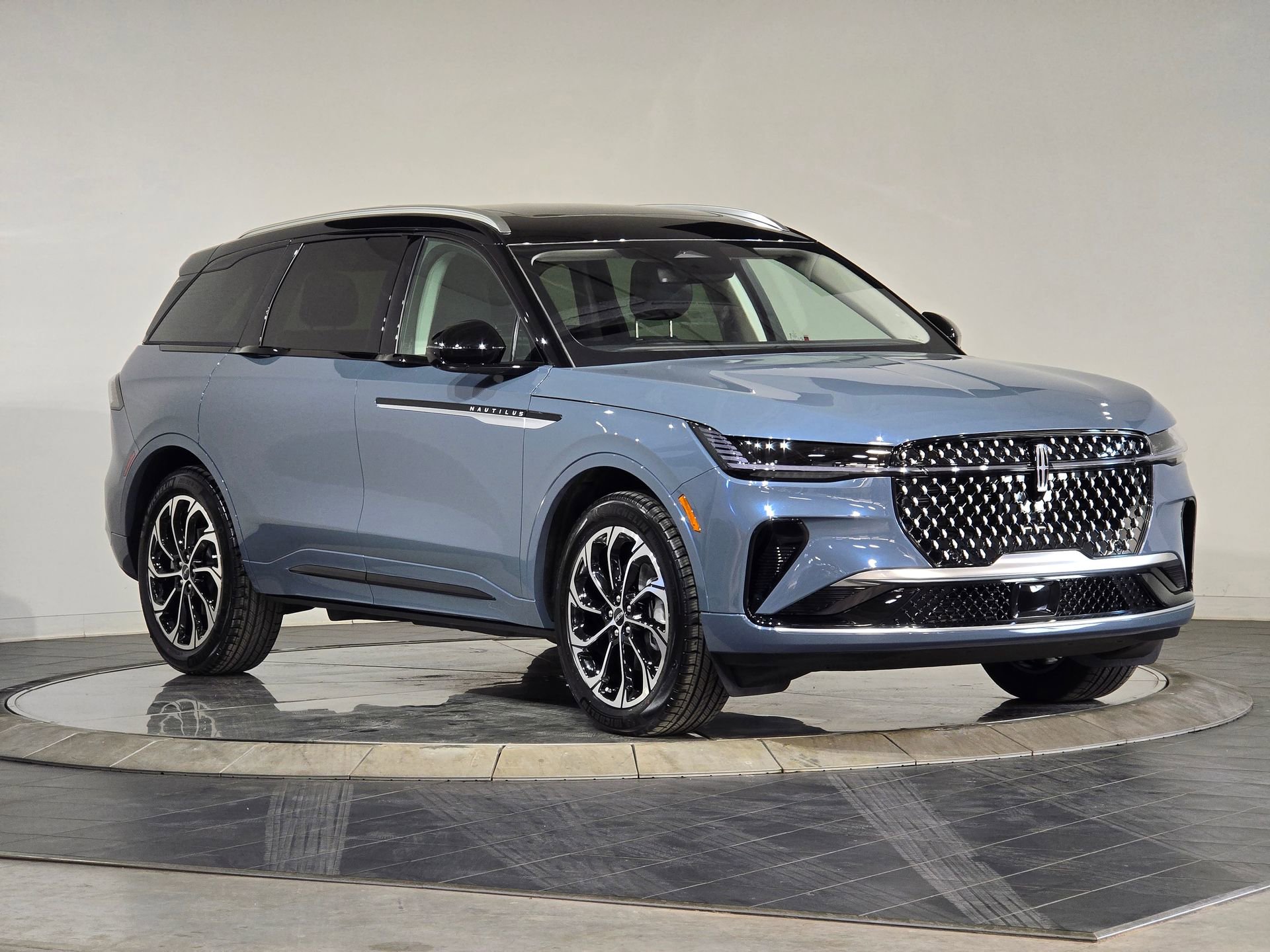 New 2026 Lincoln Nautilus Reserve AWD/4WD image 2