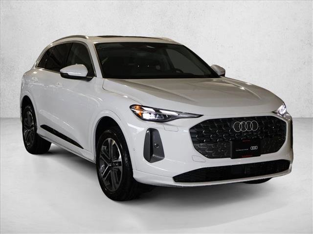 Used 2025 Audi Q5 Premium w/ Convenience Package image 3