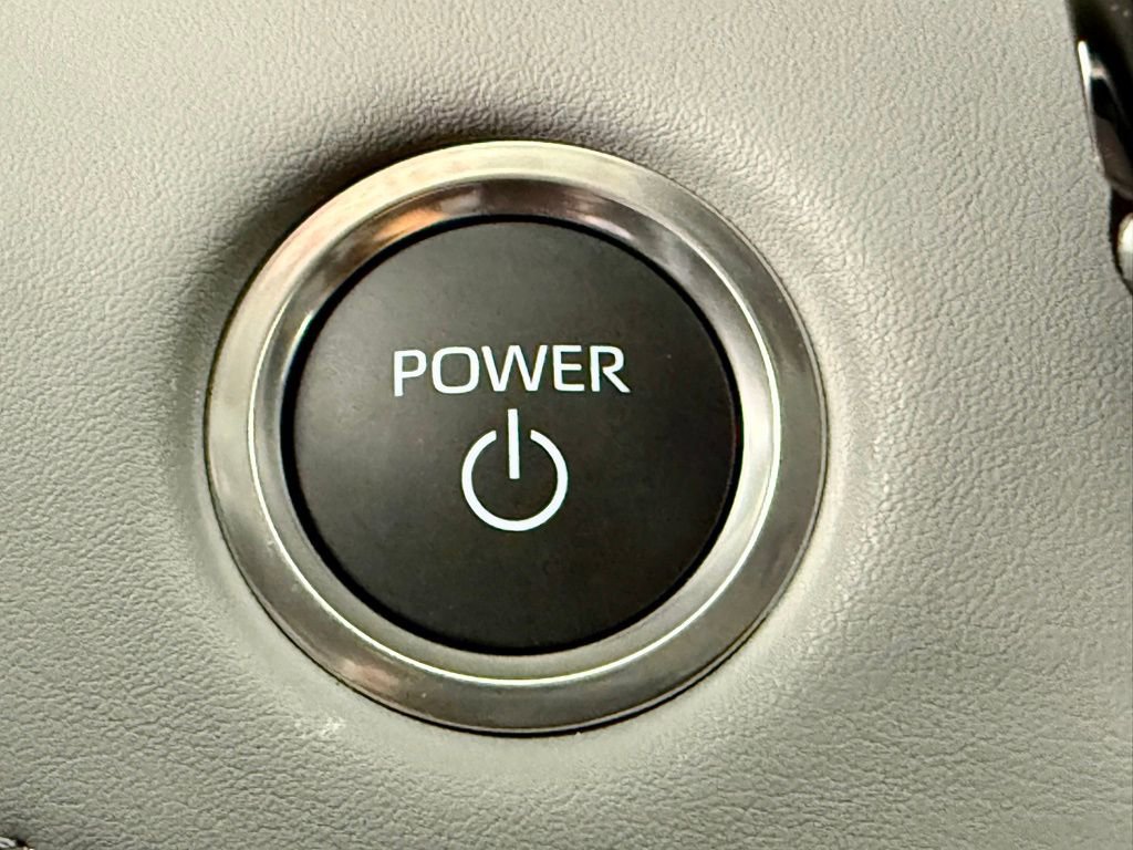 Used 2026 Toyota Highlander Platinum image 30